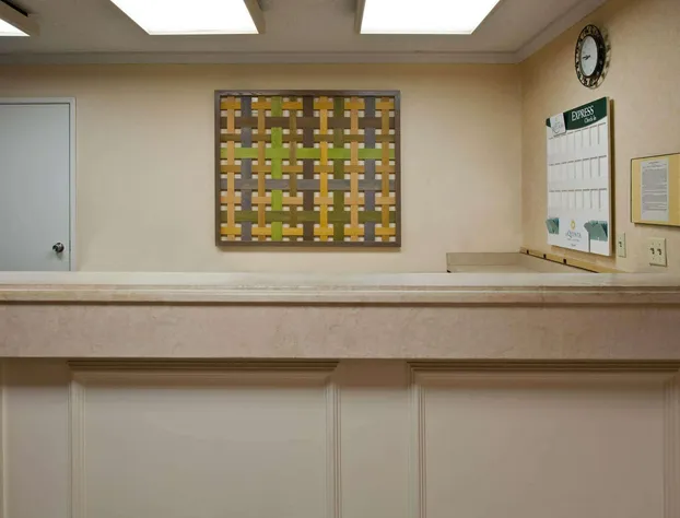 La Quinta Inn & Suites by Wyndham Tampa Fairgrounds - Casino hotel detail image 4