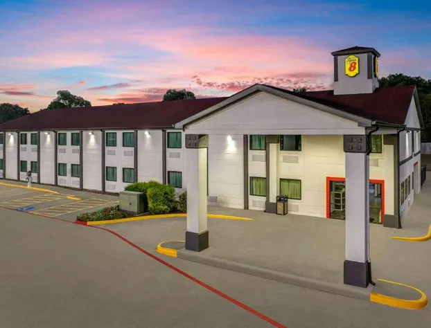Super 8 by Wyndham Waxahachie TX hotel detail image 1
