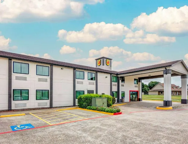 Super 8 by Wyndham Waxahachie TX hotel detail image 2