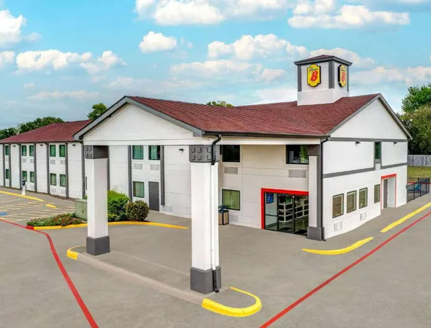 Super 8 by Wyndham Waxahachie TX hotel detail image 3