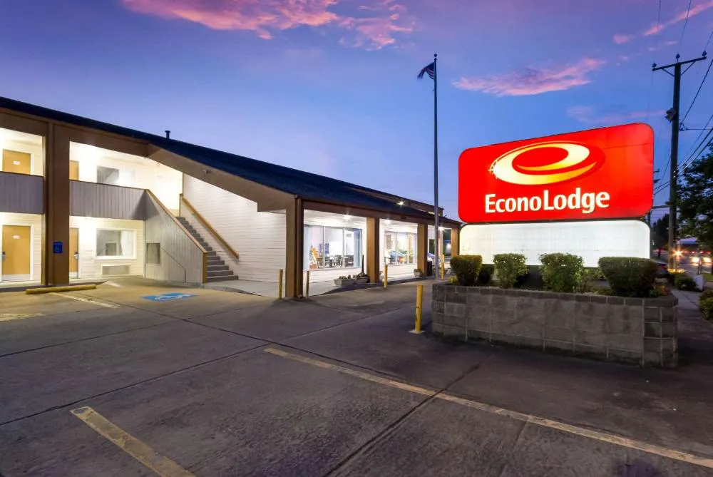 Econo Lodge Little Creek hotel hero