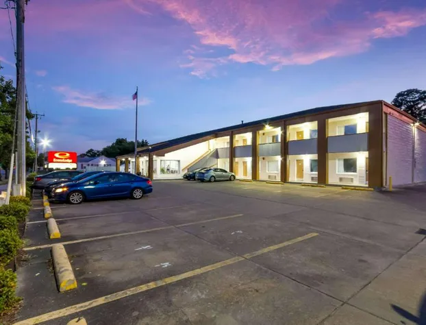 Econo Lodge Little Creek hotel detail image 1