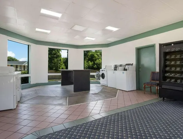 Suburban Studios Florence I-95 hotel detail image 3