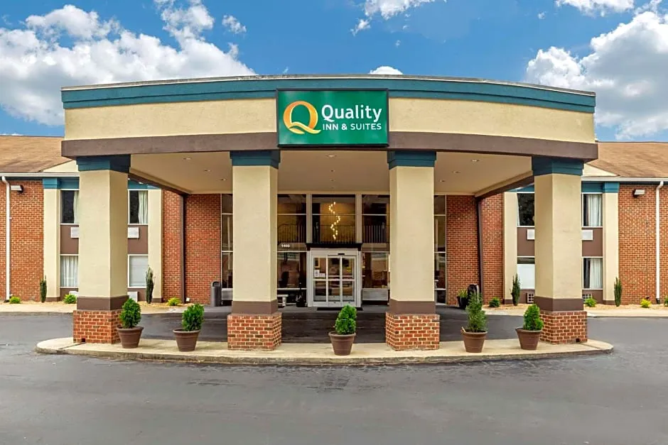 Quality Inn & Suites Apex - Holly Springs hotel hero