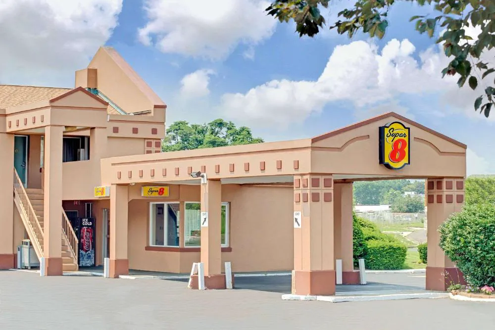 Super 8 by Wyndham Milford/New Haven hotel hero