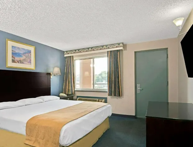 Super 8 by Wyndham Milford/New Haven hotel detail image 4