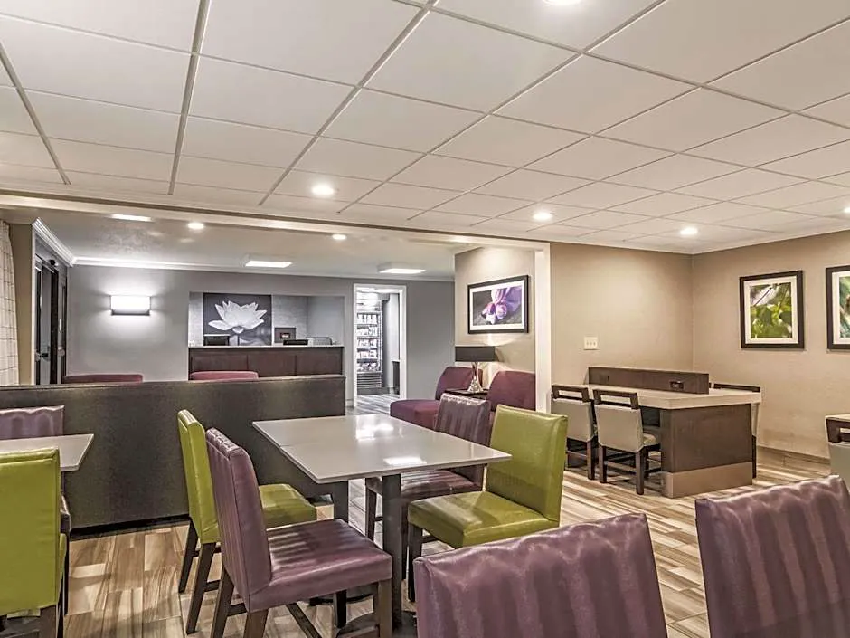 Wingate by Wyndham Brunswick GA / I-95 hotel hero