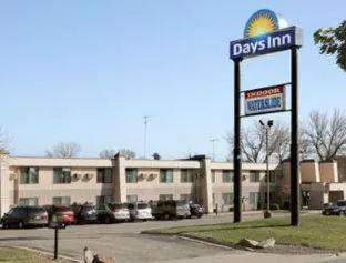 Days Inn by Wyndham St Cloud hotel hero