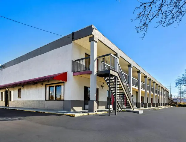 Americas Best Value Inn Ft. Jackson hotel detail image 2