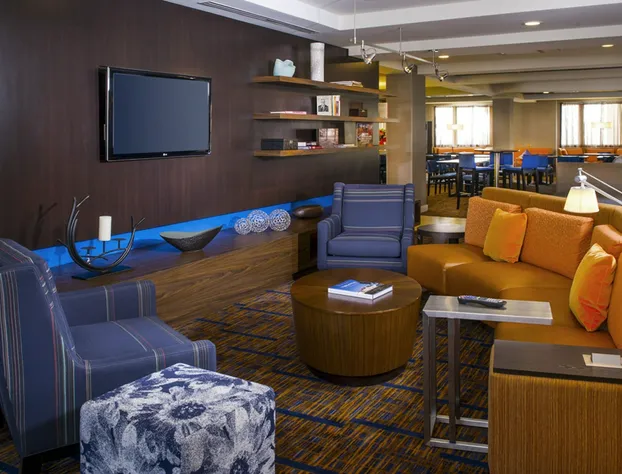 Courtyard by Marriott Richmond Northwest hotel detail image 1