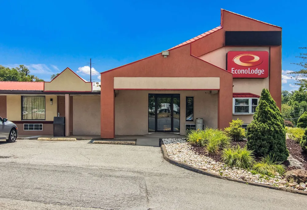 Econo Lodge Pittsburgh I-79 hotel hero