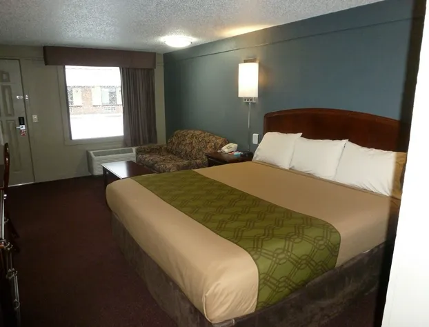 Econo Lodge Pittsburgh I-79 hotel detail image 3