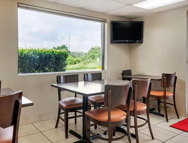 Econo Lodge Sebring hotel detail image 2
