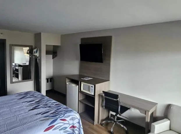 Red Roof Inn & Suites Marysville hotel detail image 4