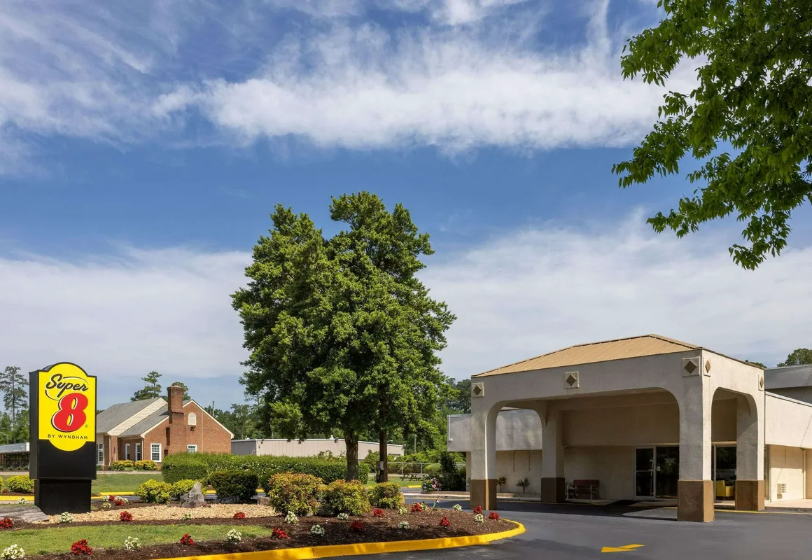 Super 8 by Wyndham Williamsburg/Historic Area hotel hero