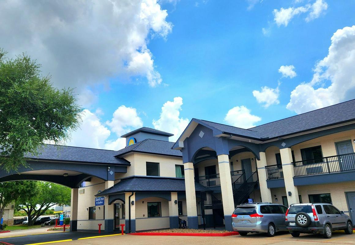 Days Inn by Wyndham Dickinson TX hotel hero