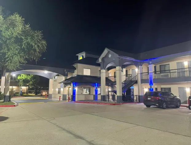 Days Inn by Wyndham Dickinson TX hotel detail image 2