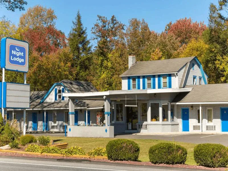 Night Lodge hotel hero