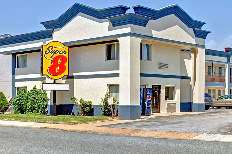 Super 8 by Wyndham Newark DE hotel hero