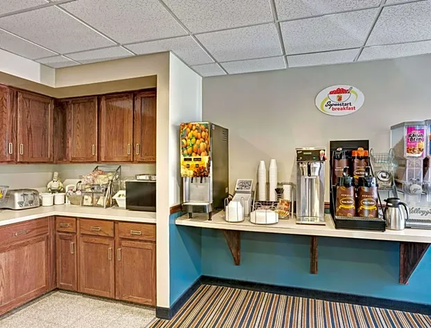 Super 8 by Wyndham Newark DE hotel detail image 4