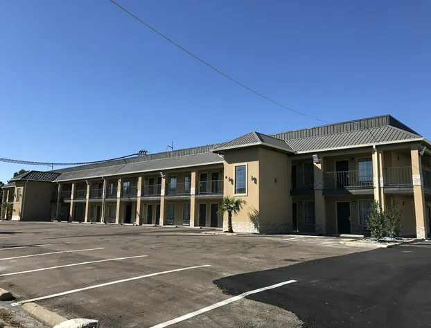 Super 8 by Wyndham Jackson MS Near the Fairgrounds hotel detail image 1