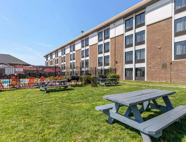 Comfort Inn & Suites Aberdeen near APG hotel detail image 3