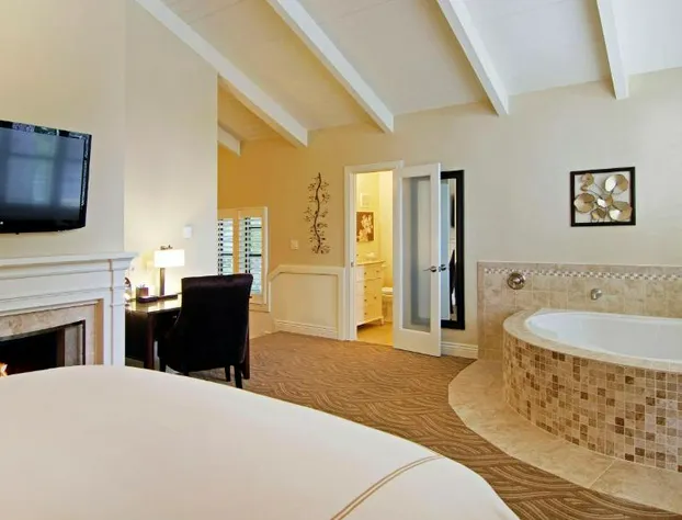 Carriage House Inn hotel detail image 2