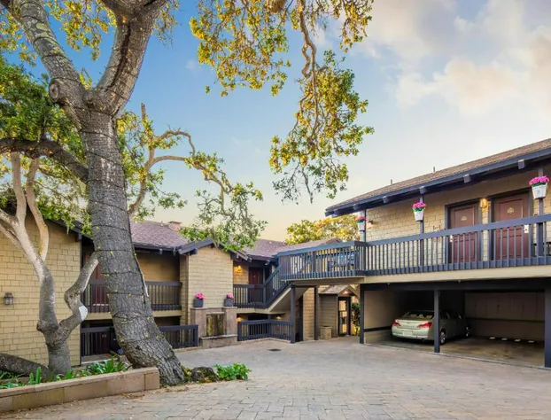 Carriage House Inn hotel detail image 1