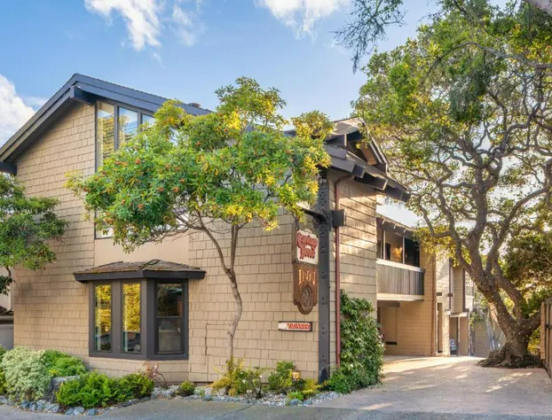 Carriage House Inn hotel detail image 4