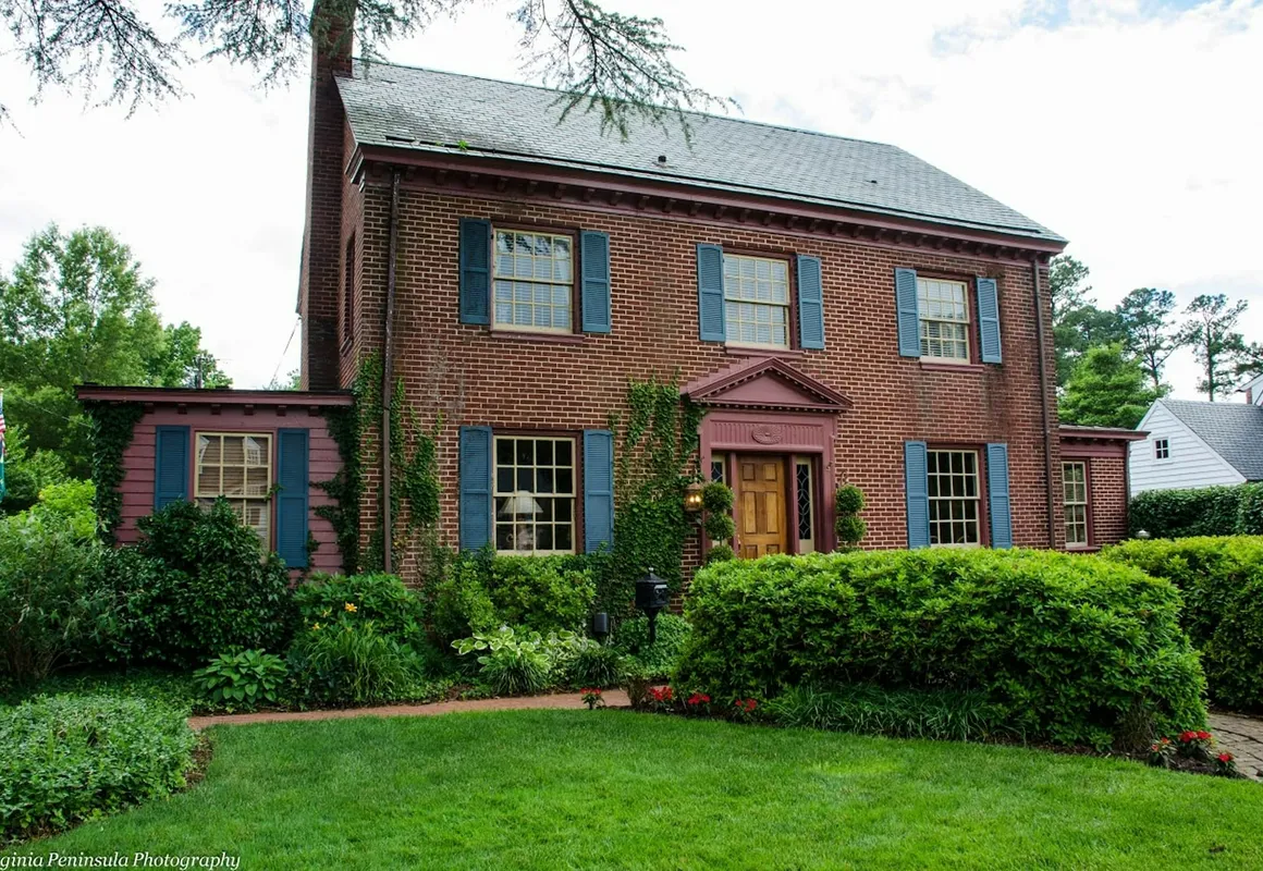 Williamsburg Manor B&B hotel hero