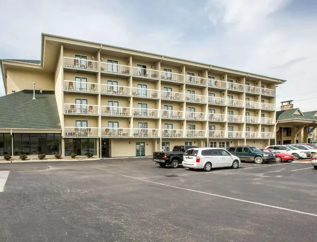 Comfort Inn & Suites At Dollywood Lane hotel detail image 2