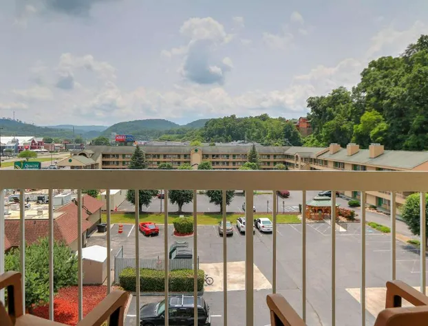 Comfort Inn & Suites At Dollywood Lane hotel detail image 3