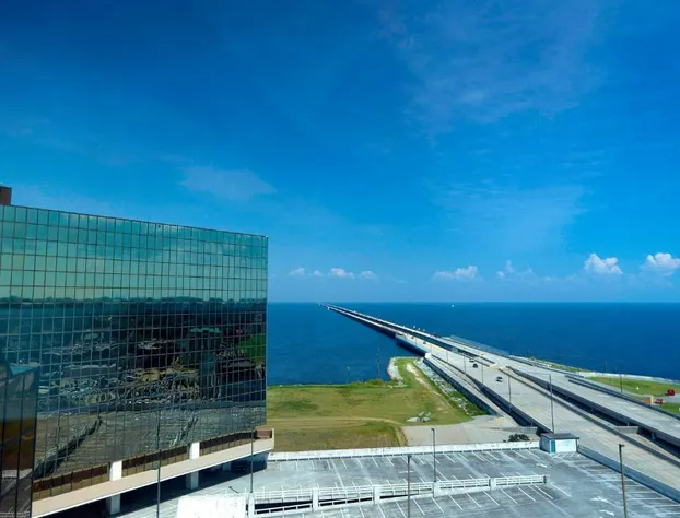 New Orleans Marriott Metairie at Lakeway hotel detail image 3