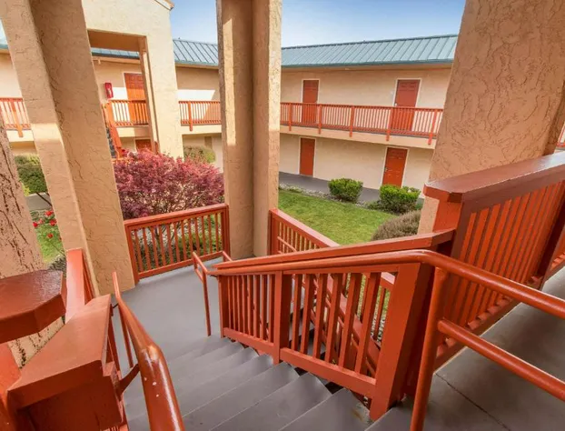 Quality Inn & Suites Crescent City Redwood Coast hotel detail image 1