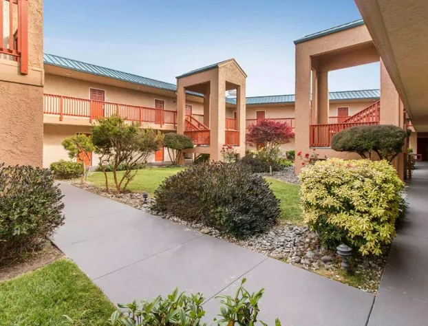 Quality Inn & Suites Crescent City Redwood Coast hotel detail image 3
