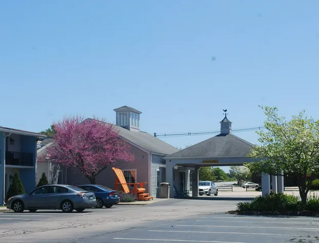 Howard Johnson by Wyndham Mystic hotel detail image 2