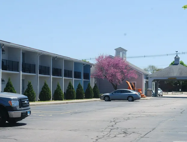 Howard Johnson by Wyndham Mystic hotel detail image 3