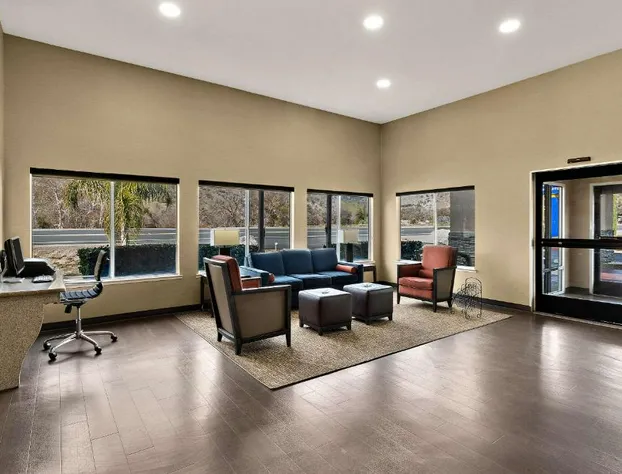 Comfort Inn & Suites Sequoia/Kings Canyon hotel detail image 2