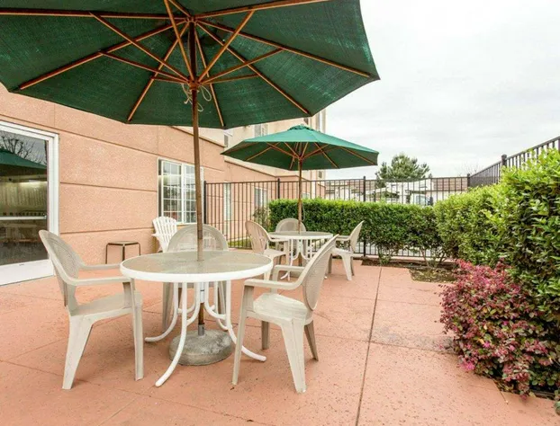 Comfort Suites Fresno River Park hotel detail image 2