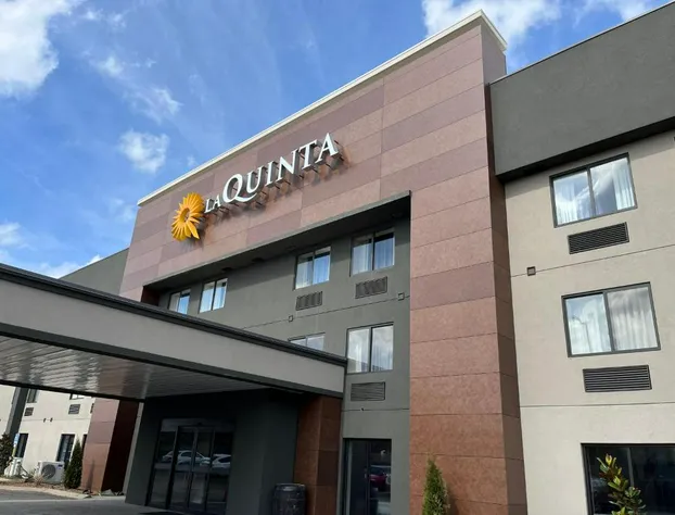 La Quinta Inn & Suites by Wyndham Nashville Airport hotel detail image 2