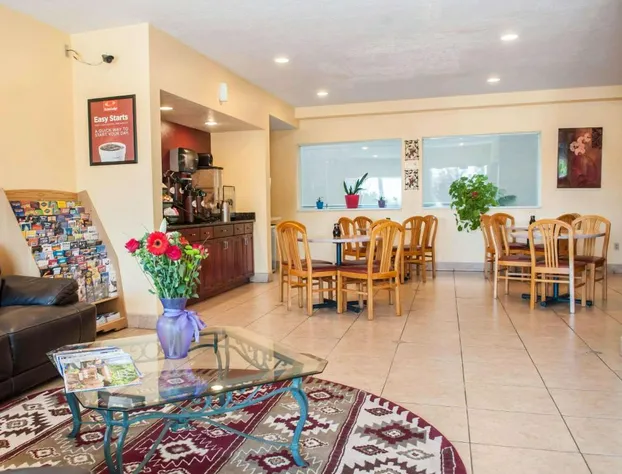 Econo Lodge Albuquerque Old Town hotel detail image 3