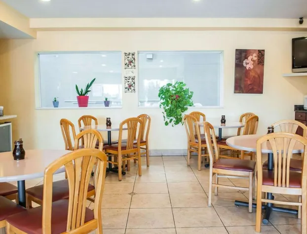 Econo Lodge Albuquerque Old Town hotel detail image 4