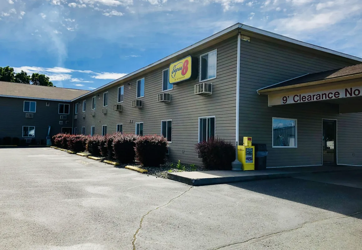 Super 8 by Wyndham Lewiston hotel hero