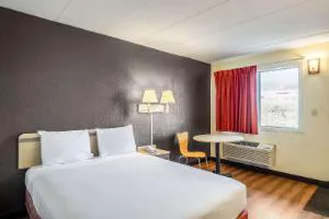 Rodeway Inn Dubuque hotel detail image 2