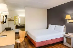 Rodeway Inn Dubuque hotel detail image 4