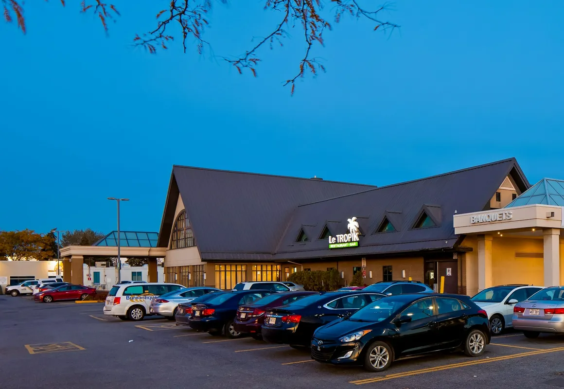 Holiday Inn Montreal Aeroport Airport hotel hero