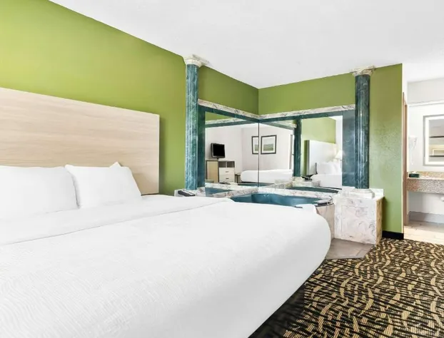 Quality Inn Russellville hotel detail image 4
