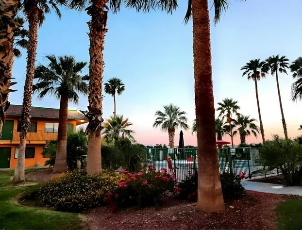 Econo Lodge Inn & Suites Yuma hotel detail image 1