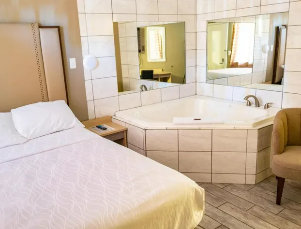 Econo Lodge Inn & Suites Yuma hotel detail image 4