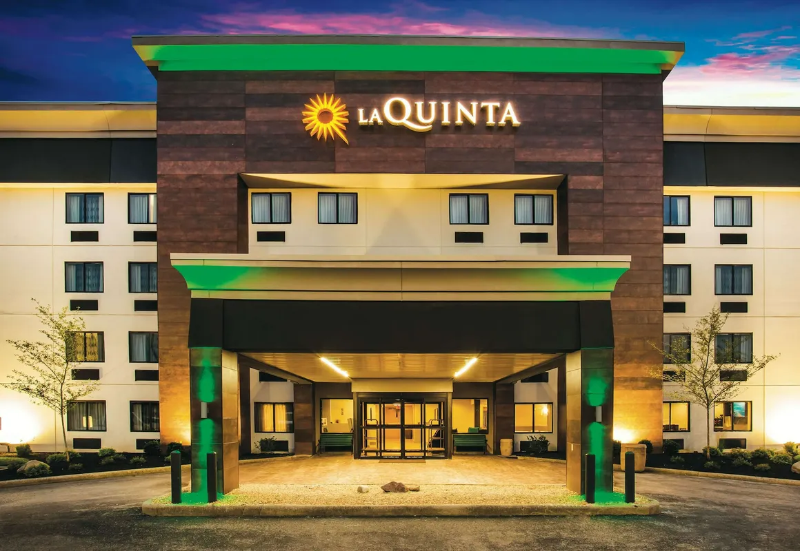 La Quinta Inn & Suites by Wyndham Cincinnati NE - Mason hotel hero